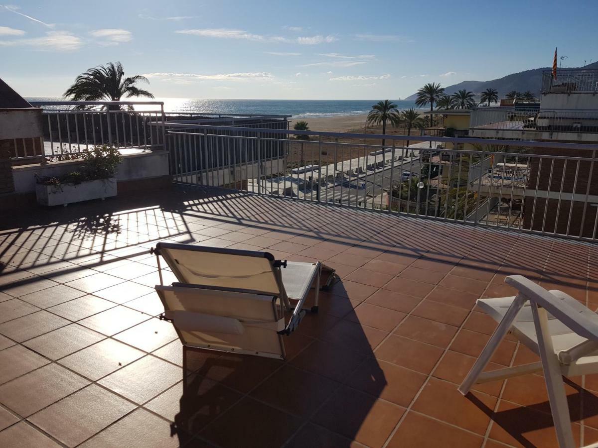 Mogaver Beach Castelldefels Apartment Екстериор снимка